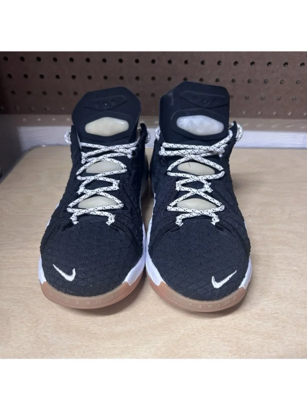 Nike Lebrons 18 Lowtop Size 6y Youth Boys Sneakers Shoes Cw2760-007 Black/White
